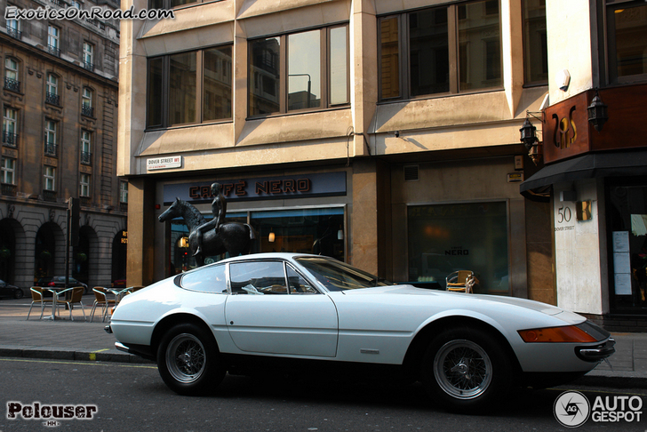 Delightful classic: Ferrari 365 GTB/4 Daytona in the centre of London