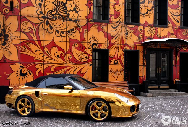 Only in Russia: Denis Simachev zijn gouden Porsche