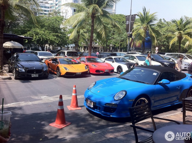 Bangkok gaat los: diverse supercars gespot