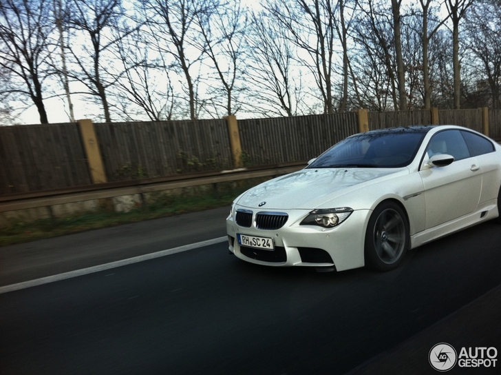 What the ...? Where is the tail of this BMW M6?