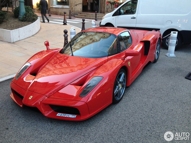 Gespot: Ferrari Enzo in Monaco