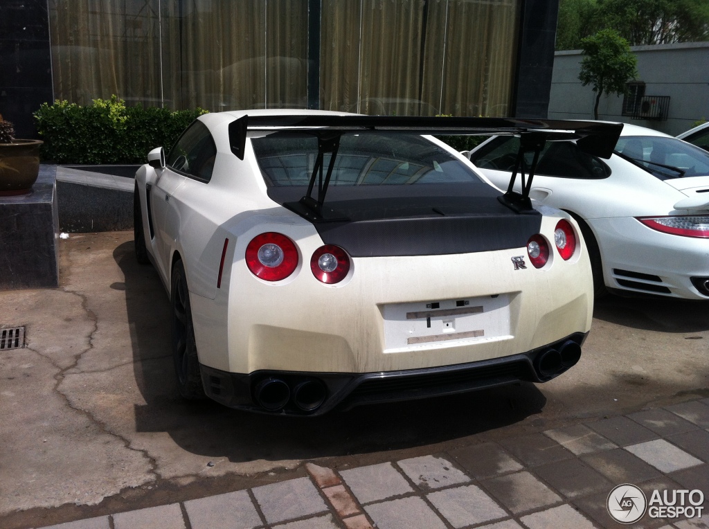 Nissan GT-R ready for the track!