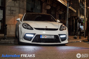 Une Porsche Mansory Panamera C-One noire, c'est bestial