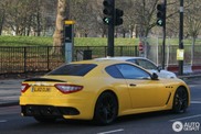 La Maserati GranTurismo MC Stradale est aussi très belle en jaune