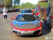 Une McLaren MP4-12C avec une livrée sportive