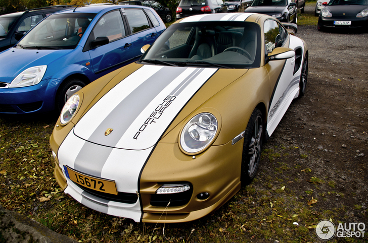 Porsche Turbo Techart in lekkere kleurstelling gespot