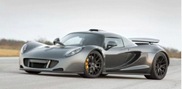 Pedal to the metal: Hennessey Venom GT sprints to 370 km/h