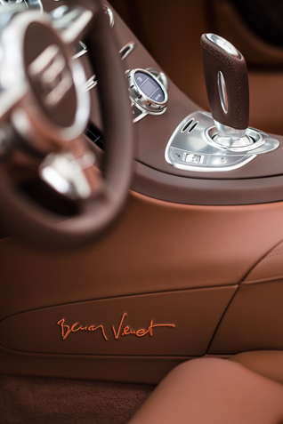 Artistic: Bugatti door Bernar Venet