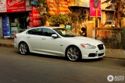 Una rareza inglesa avistada en India: Jaguar XFR