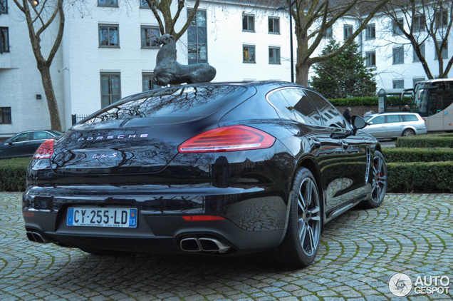 Spot van de dag: Porsche Panamera Turbo MKII