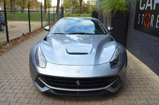 Vind jij deze Ferrari F12berlinetta nog onder de boom?