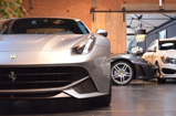 Vind jij deze Ferrari F12berlinetta nog onder de boom?