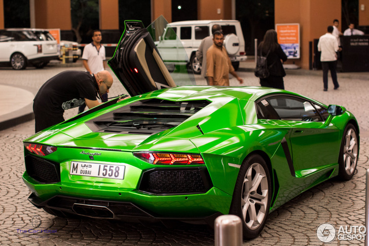 Felgroene Lamborghini Aventador helpt je de dag door