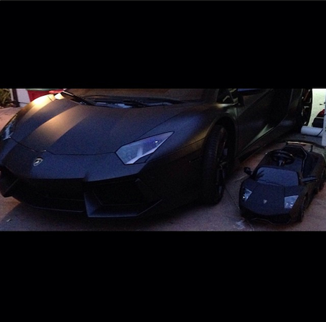 Kanye West geeft zijn kind een Lamborghini!