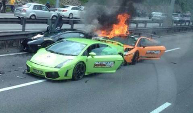 Drie Lamborghini's branden uit in Singapore