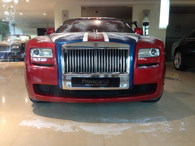 Rolls-Royce Ghost feestelijk gewrapt door MS Motors