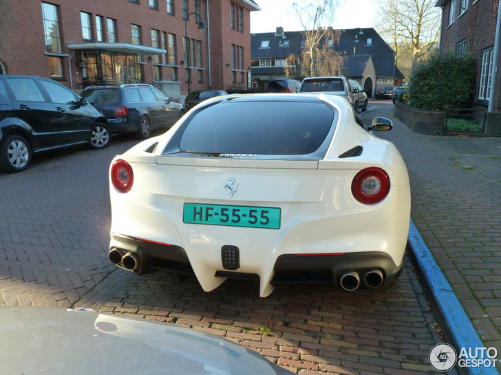 Spot van de dag: Ferrari F12berlinetta 