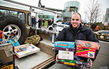 Toys for Nuts Rally haalt speelgoed op voor kinderen 