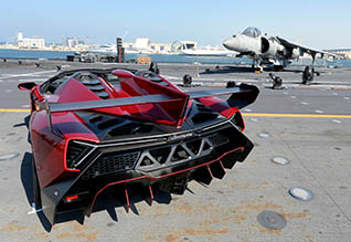 Lamborghini Veneno Roadster gepresenteerd op vliegdekschip Nave Cavour