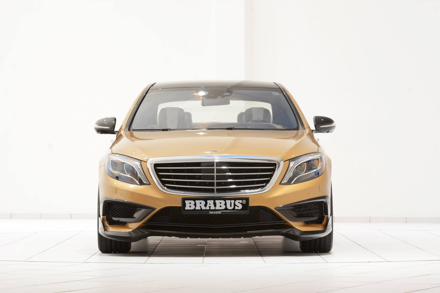 Barbus patst met decadente S 63 AMG