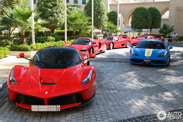 Is dit de Ferrari-combo van het jaar in Dubai?