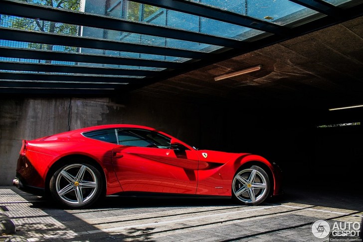 Spot van de dag: Ferrari F12berlnetta