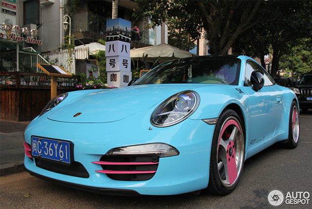 Strange sighting in Shanghai: Porsche 991 Carrera S