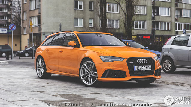 Oranje RS6 kleurt Warschau