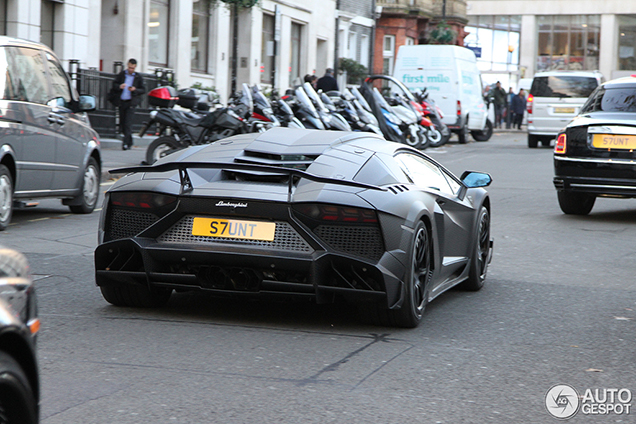 James Stunt zijn Lamborghini Aventador is extreem