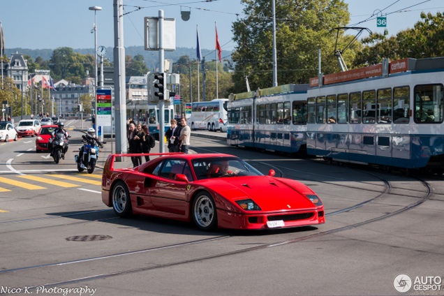 Terug naar de zomer met de Ferrari F40