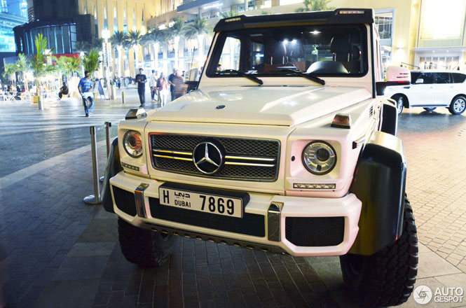 Mercedes-Benz G 63 AMG 6x6 wint het niet van Burj Khalifa