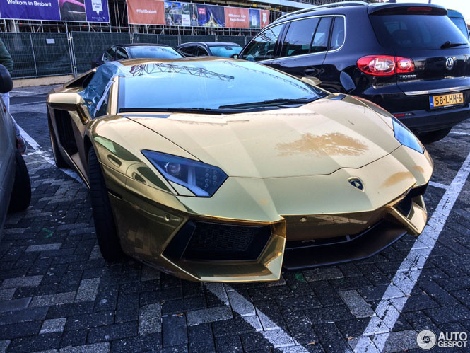 Gouden Aventador is niet in de staat zoals hij moet zijn