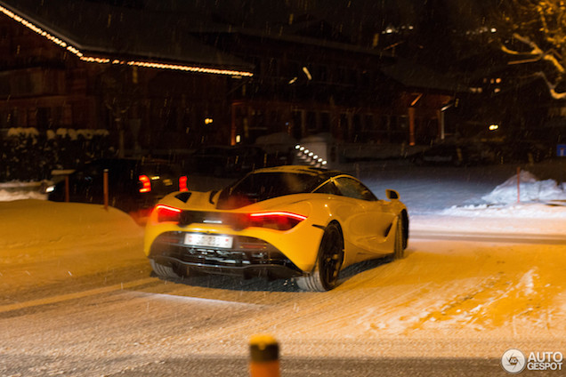 Bijzonder wintervervoer: McLaren 720S in Gstaad