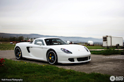 绝佳照片：郊外的保时捷 Carrera GT