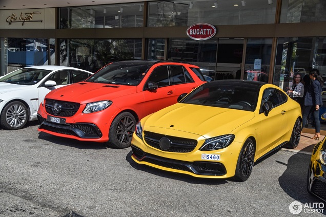 Opvallend gekleurd Mercedes duo doet Monaco aan