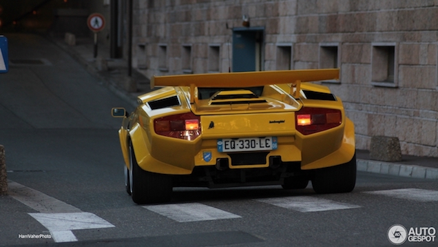 Gele Lamborghini Countach mag gezien worden