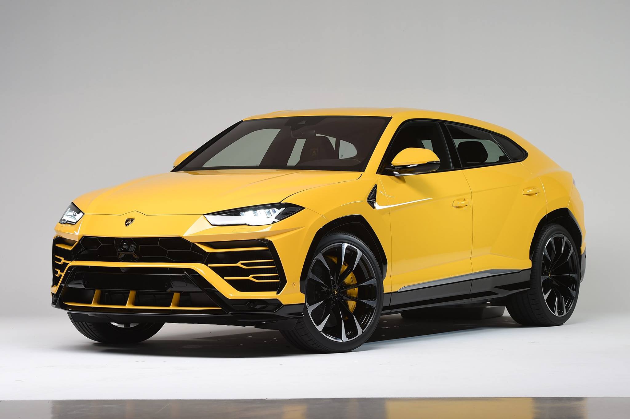 Lamborghini laat eindelijk de Urus zien