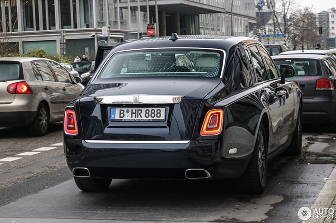 Rolls-Royce Phantom VIII rolt lekker door Berlijn