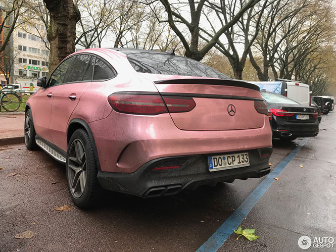 Pink Lady gespot in Düsseldorf