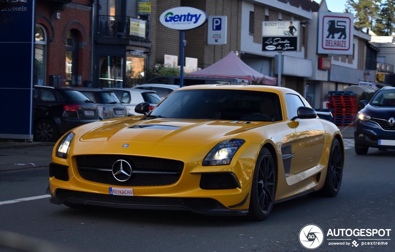 Gele Mercedes-Benz SLS AMG Black Series verovert Ukkel