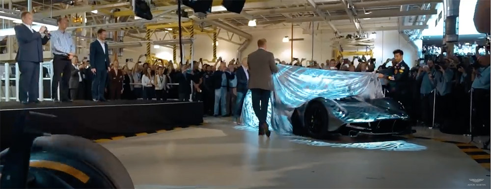 Filmpje: Aston Martin neemt afscheid van Red Bull Racing